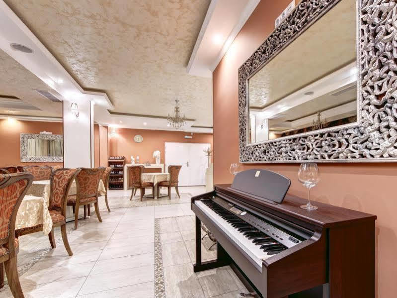 Boutique Hotel Diama Mratin Ngoại thất bức ảnh